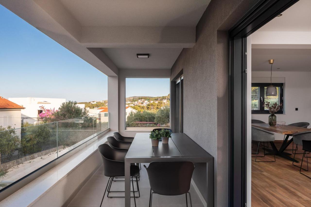 House & Home Slatine Exterior photo
