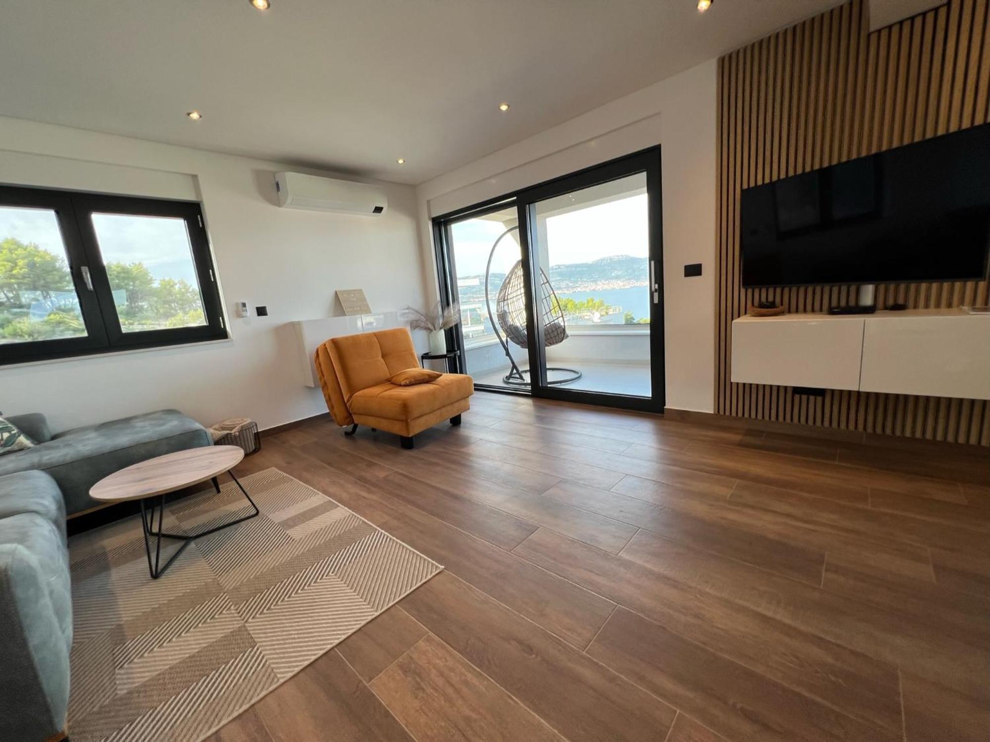 House & Home Slatine Exterior photo